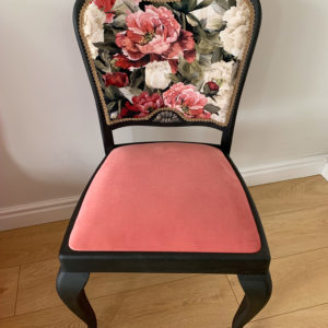 SPRZEDANE Krzesło stylizowane Graphite i clear Wax Annie Sloan